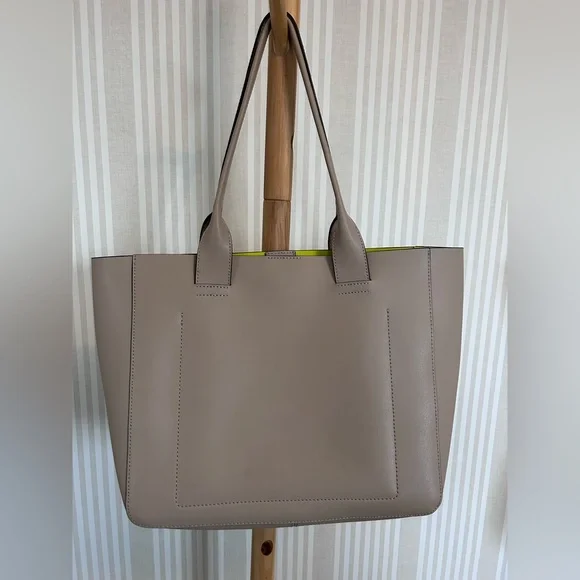 Banana Republic Leather Large East-West Tote in taupe with a lime interior - Picture 4 of 11